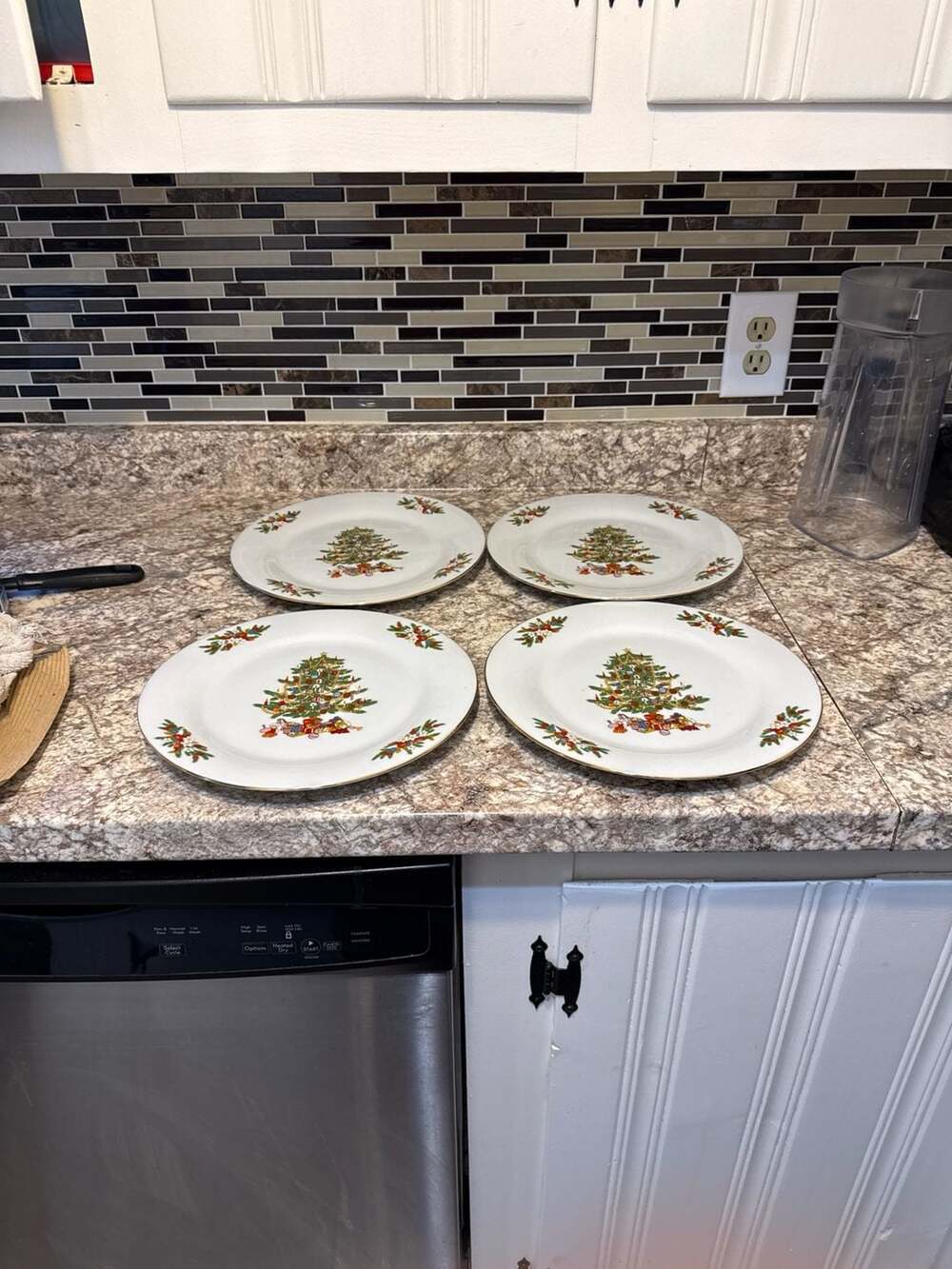 Crown Ming Mistletoe Christmas Tree Fine China Dinner Plates - Set of 4